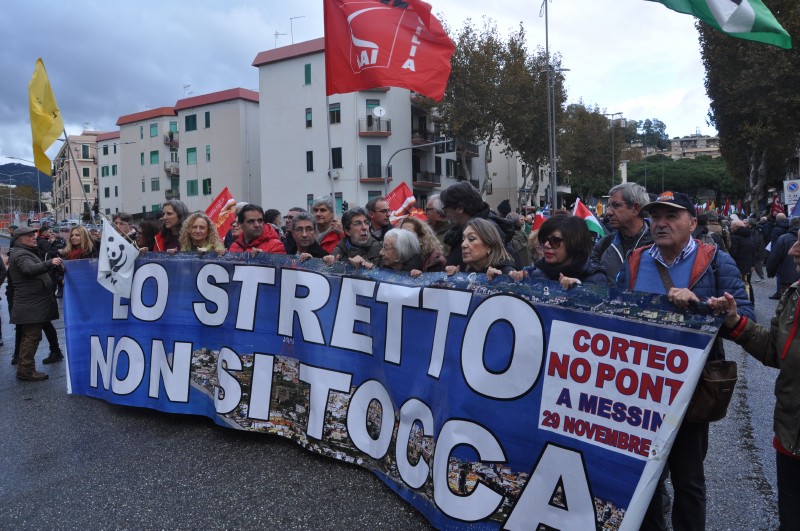 CORTEO NO PONTE – “Lo Stretto non si tocca”