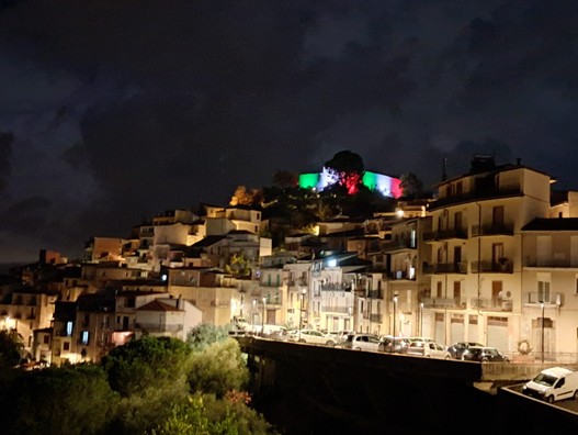 FICARRA – Illuminata la Fortezza Carceraria