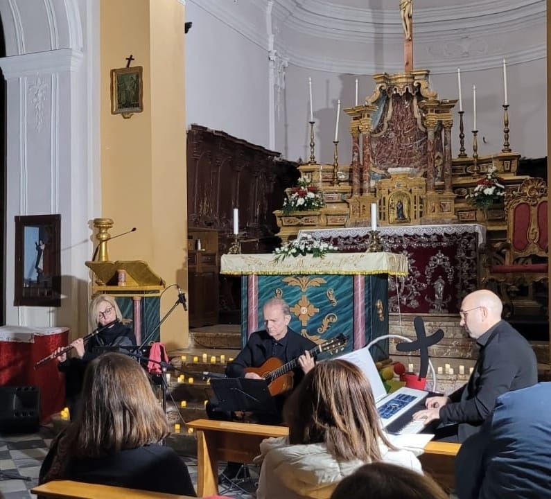 “LE VIBRAZIONI DEL CUORE” –  a Gioiosa Marea un Natale raccontato tra musica e parola