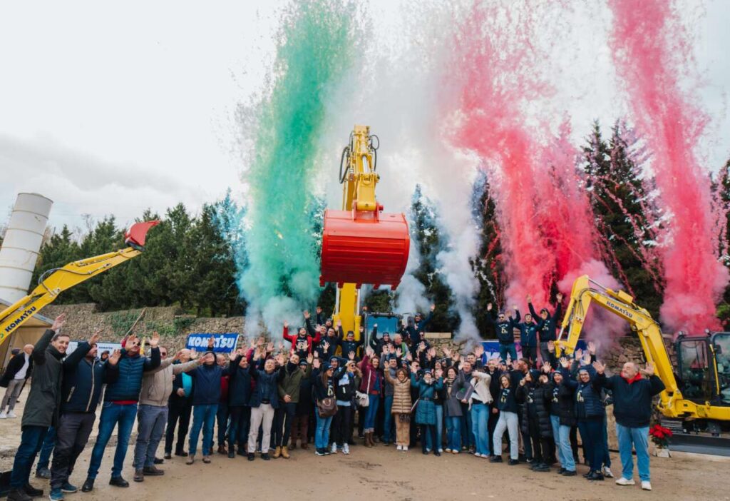 A MISTRETTA – Il debutto italiano del Komatsu PC220LC-12: una festa per la Sicilia che cresce