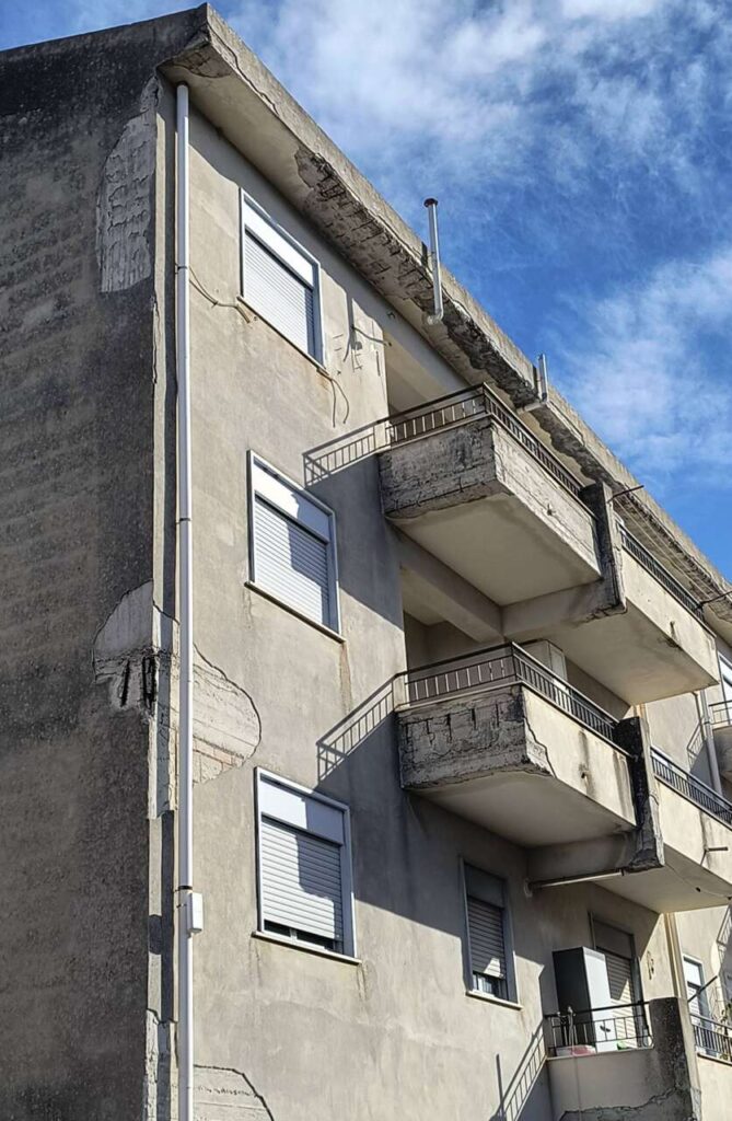 FICARRA – In questi giorni ’avvio degli interventi di messa in sicurezza delle case popolari di contrada Matini