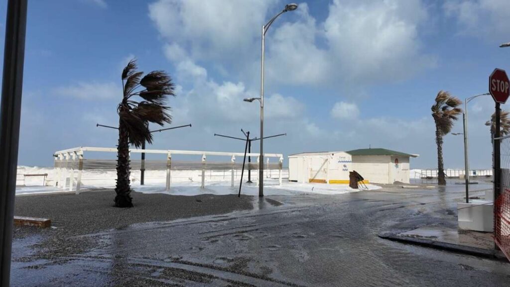 CAPO D’ORLANDO – Maltempo e mareggiate: strade allagate e disagi sul territorio. Il Meteo sul territorio