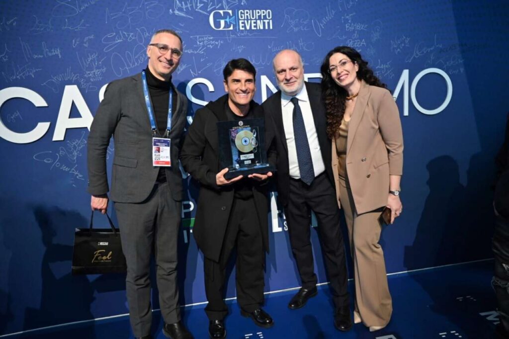 SANREMO 2026 – Sal da Vinci si aggiudica il Casa Sanremo–Sounddies Award