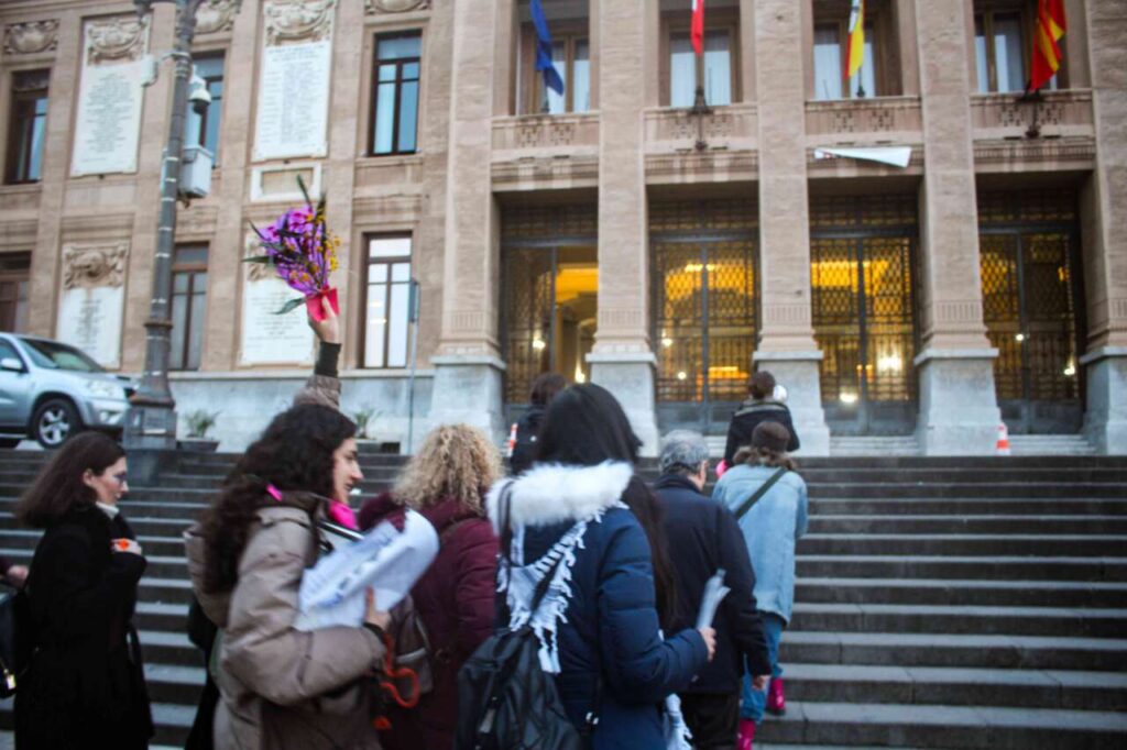 8 MARZO DI LOTTA – A Messina: “Le nostre vite valgono: noi scioperiamo!”