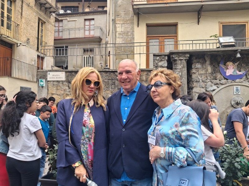 S.ANGELO DI BROLO – Sassi e rose nel segno dell’identità e della resilienza