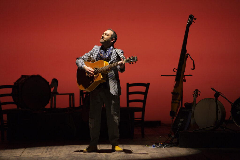 TEATRO – Mario Incudine al Nuovo Teatro Scaletta domenica 17 maggio con Mimì da sud a sud sulle note di Modugno