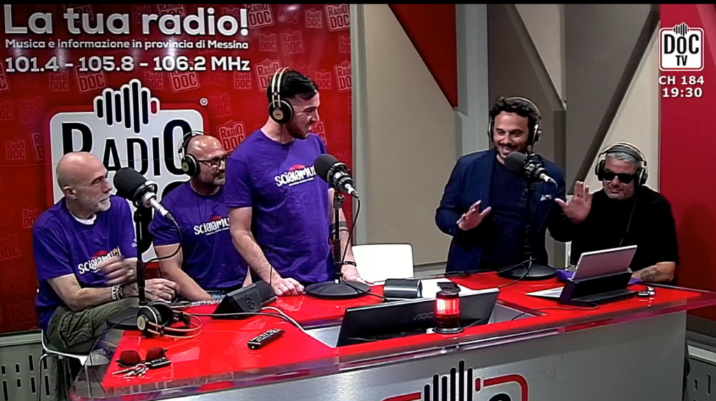 COMUNICARE L’EVENTO – Scialamuni conquista anche la radio: su Radio Doc il dietro le quinte dell’evento che accenderà l’estate di Brolo