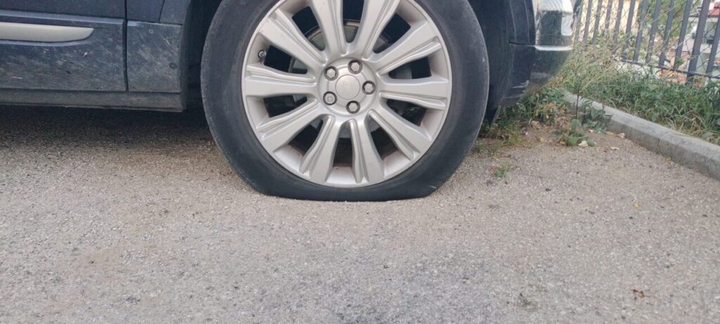 AUTO VANDALIZZATA – A Gliaca di Piraino, la scoperta all’alba: danneggiata la vettura di un operatrice del 118 e consigliere comunale