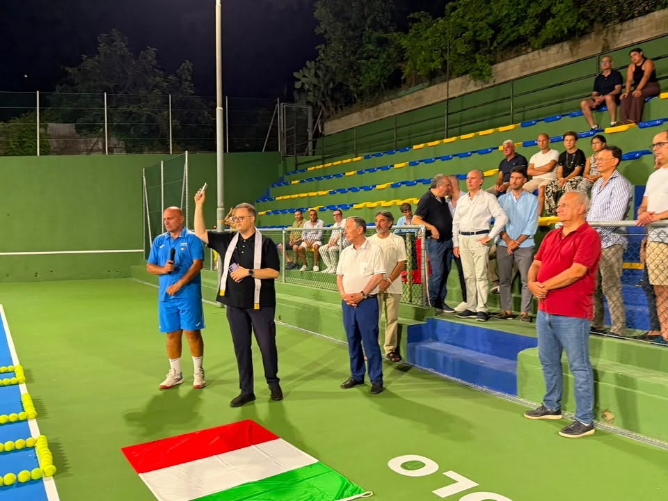 BROLO, IL NUOVO LOOK DEI CAMPI DA TENNIS – «Un investimento sul futuro dello sport e dei giovani»