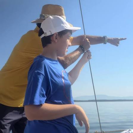“BUON VENTO, TUTTI A BORDO” – il giro d’Italia a vela che unisce inclusione e mare approda a Milazzo