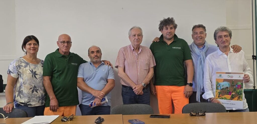 SANT’ANGELO DI BROLO – Ai vertici, in Sicilia, della raccolta differenziata: al via ila consegna dei nuovi mastelli e pugno duro contro gli incivili
