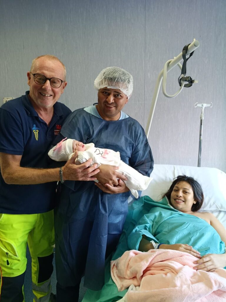 BROLO – Nasce. in piena emergenza ostetrica, una bambina in casa : il piccolo miracolo di vita grazie all’intervento del 118