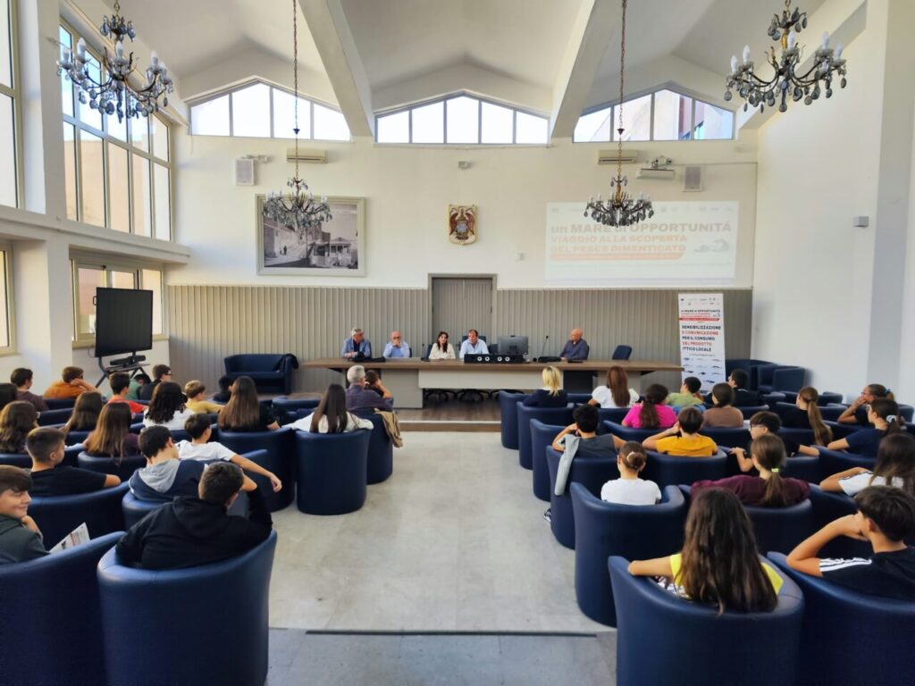 PATTI – Gli studenti del “Lombardo Radice” alla scoperta del mare